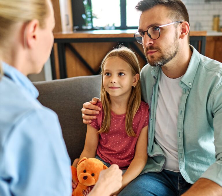 Assurance emprunteur et enfant malade : vos droits et vos aides